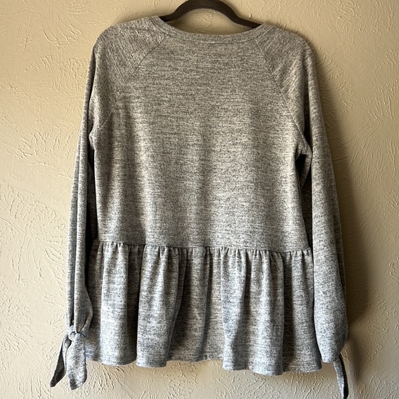 Francesca’s Super Soft Gray Long Sleeve Peplum Top - Picture 5 of 5